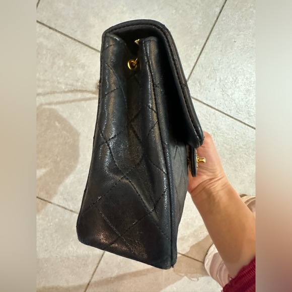 **AUTHENTIC** Chanel vintage classic flap bag in black - Picture 3 of 16